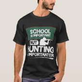 School is belangrijk, maar jagen is belangrijk t-shirt (Voorkant)