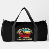 School is belangrijk, maar Skien is belangrijk Plunjezak (Voorkant)