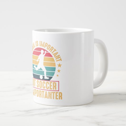 School is belangrijk maar voetbal is belangrijker  grote koffiekop (Voorkant rechts)