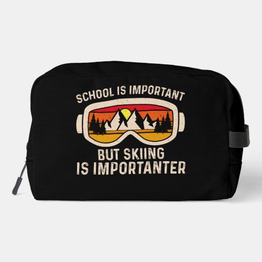 School is belangrijk, skiën is belangrijk toilettasje (Achterkant)