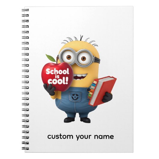 School is Cool | Minion met appel Aangepaste naam Notitieboek (Voorkant)