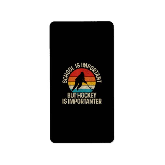 School Is Important But Hockey Is Importanter Funn Etiket (Voorkant)