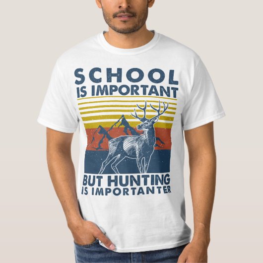 School Is Important But Hunting Is Importanter Dee T-shirt (Voorkant)
