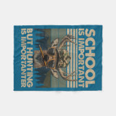 School Is Imrtant But Hunting Is Imrtanter Deer Hu Fleece Deken (Voorkant (Horizontaal))
