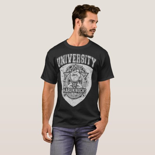 School of Hard Knocks Funny University T-shirt (Voorkant volledig)