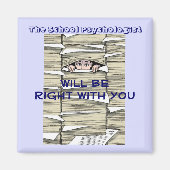 School psycholoog begraven in papierwerk magneet (Voorkant)