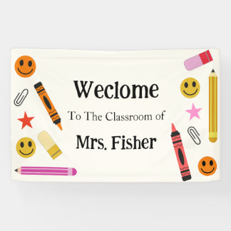 Schoolbenodigdheden en gelukkige gezichten begrten spandoek