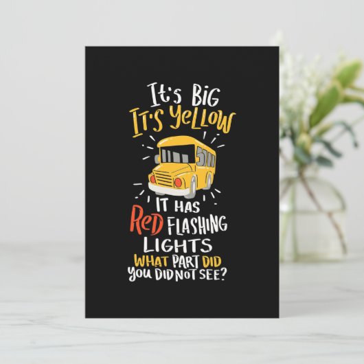 Schoolbus is groot en geel save the date (Staand voorkant)