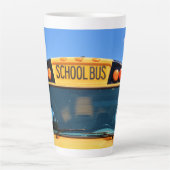 Schoolbus met oranje en rode lichten latte mok (Voorkant)