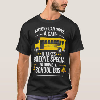 Schoolbusbestuurder speciaal voor het besturen van t-shirt