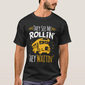 Schoolbuschauffeur ziet me rollen die wachten t-shirt