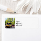 schoolbussen op stoppen in lente etiket (Insitu)