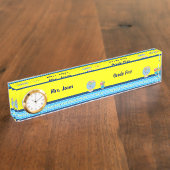 Schooldagen met de naam van de leerkracht en de na naambordje (Zijkant)