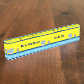 Schooldagen met de naam van de leraar en rang naambordje (Zijkant)