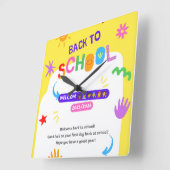 Schoolklok voor kinderen voor het nieuwe schooljaa vierkante klok (Hoek)