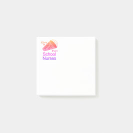 Schoolverpleegkundigen uitzoeken post-it® notes