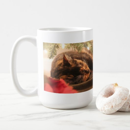 Schoon Kalico Kat Slapend onder Kerstboom Koffiemok (Met donut)