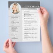 Schoon Modern Grijs & Wit Taakhervatting Foto Flyer (Hand)