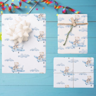 Schoon teddybeer in vliegtuig inpakpapier vel
