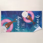 Schoonheid en Afrikaanse vrouw in de Oostzee op de Strandlaken (Voorkant)