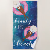 Schoonheid en Afrikaanse vrouw in de Oostzee op de Strandlaken (Voorkant)