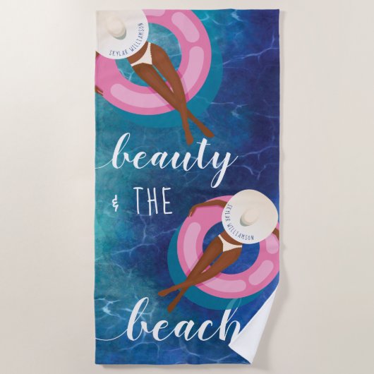 Schoonheid en Afrikaanse vrouw in de Oostzee op de Strandlaken (Voorkant)