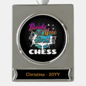 Schoonheid in beweging - Meisjes Schaakspeler Verzilverd Banner Ornament (Voorkant)