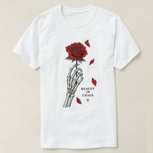 Schoonheid in chaotische gotische rozenkunst t-shirt