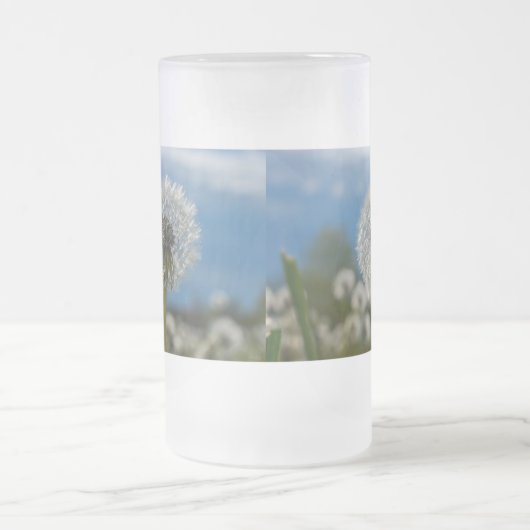 Schoonheid van een Mok van een Dandelion-glazen bi (Center)