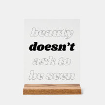 Schoonheid vraagt geen acrylteken