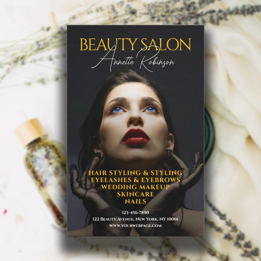 Schoonheidssalon in stijl van modeblad flyer