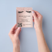 Schoonheidssalon roze gouden glitters make-up QR-c Flyer (Hand)