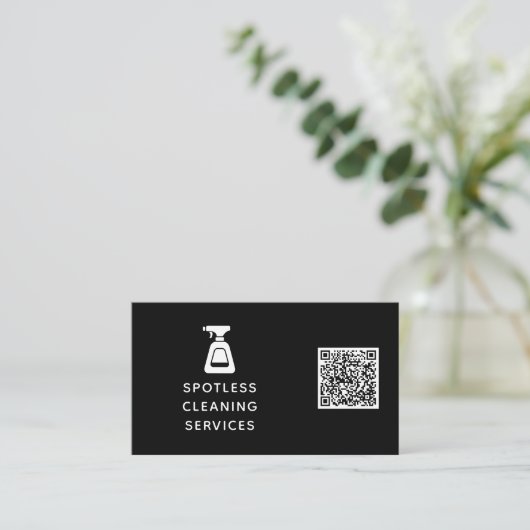 Schoonmaakbedrijf QR Code Spray Fles Zwart Visitekaartje (Staand voorkant)