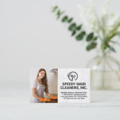 Schoonmaakdienst | Vrouw maakt fornuis schoon Visitekaartje (Staand voorkant)