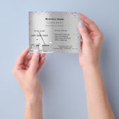 Schoonmaakdienst zilverviolet glitterstof QR Flyer (Hand)