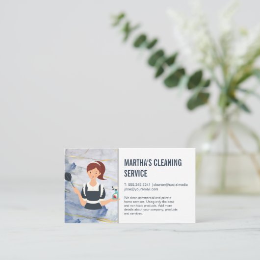 Schoonmaakdiensten | Dienstmeid met schoonmaakprod Visitekaartje (Staand voorkant)