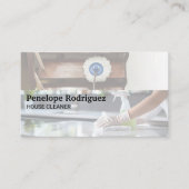 Schoonmaakster dweilt vloeren en maakt aanrechtbla visitekaartje (Voorkant)