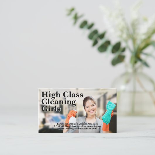 Schoonmaakster glimlachend  visitekaartje (Staand voorkant)