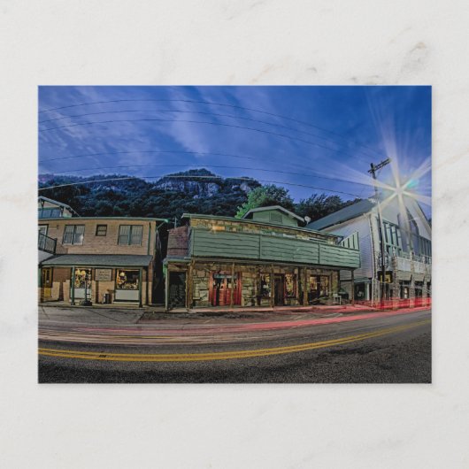 Schoorsteenrots kleine stad in de buurt van Lake L Briefkaart (Voorkant)