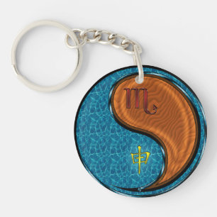 Schorpioen en houten aap sleutelhanger