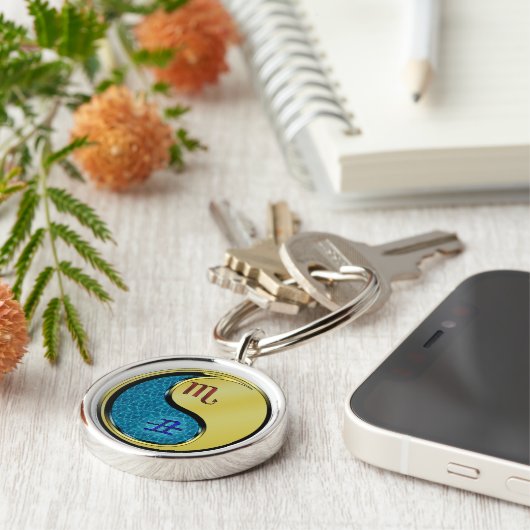 Schorpioen en metalen os sleutelhanger (Zijkant)