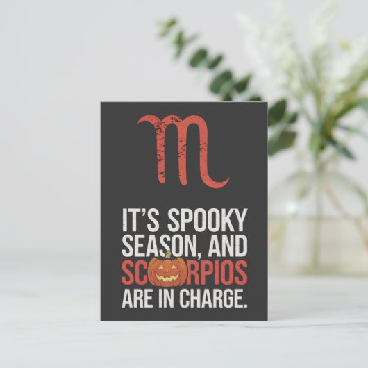 Schorpioen Seizoen: Spooky en in Charge Funny Quot Briefkaart (Staand voorkant)