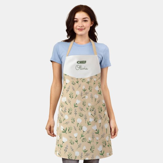 Schort met eigen naam – Vanille bloemenprint (Gedragen)