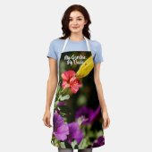 Schort met tuinbloemen en vlinder (Gedragen)