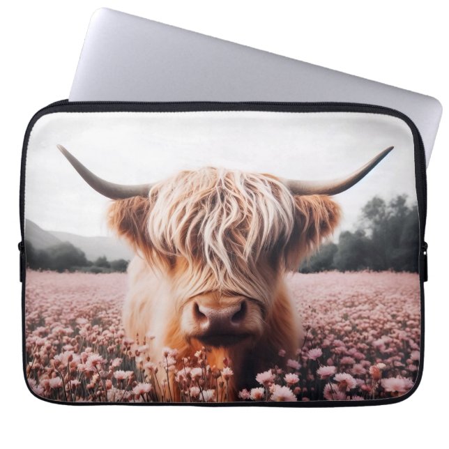 Schotse Hoogland Koe Wildflower Field Laptop Sleeve (Voorkant)