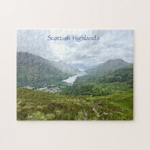 Schotse Hooglanden, loch en groene bergdal Legpuzzel