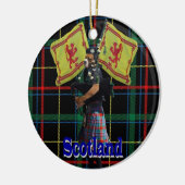 Schotse piper op tartan keramisch ornament (Links)