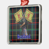 Schotse piper op tartan metalen ornament (Links)