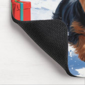 Schotse Terriër Loopt Sneeuw Met Kerst Pet Muismat (Hoek)