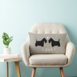 Schotse Terrier Silhouetten met Hart en Tekst Kussen<br><div class="desc">Schotse Terrier Silhouetten met Hart en  Tekst. Maakt een mooi huwelijksgeschenk voor Scottie Lovers.</div>